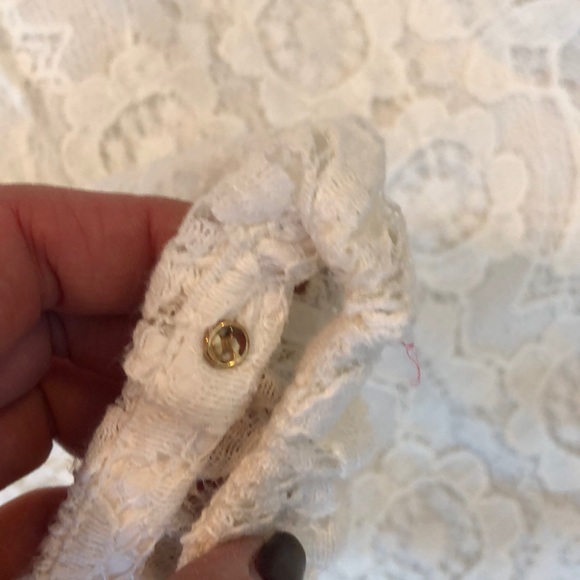 Gorgeous Cream Lace Blouse - Picture 4 of 5